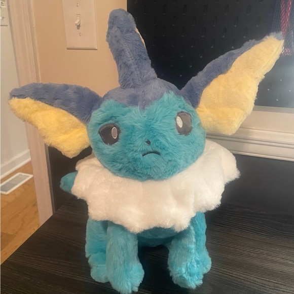 Fluffy Vaporeon plush - Picture 4 of 6